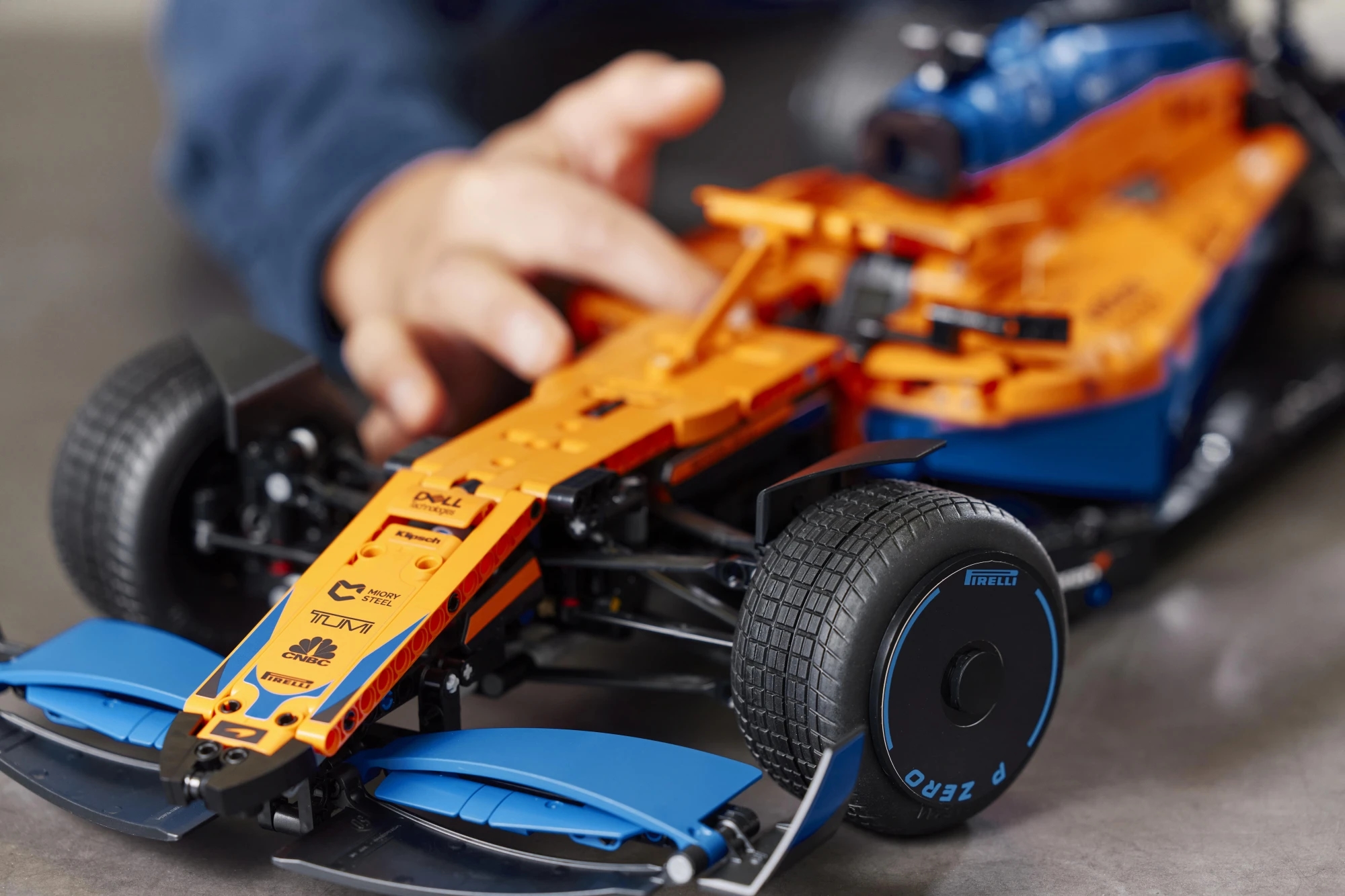 LEGO anuncia Technic McLaren Fórmula 1 auto de carreras McLaren de